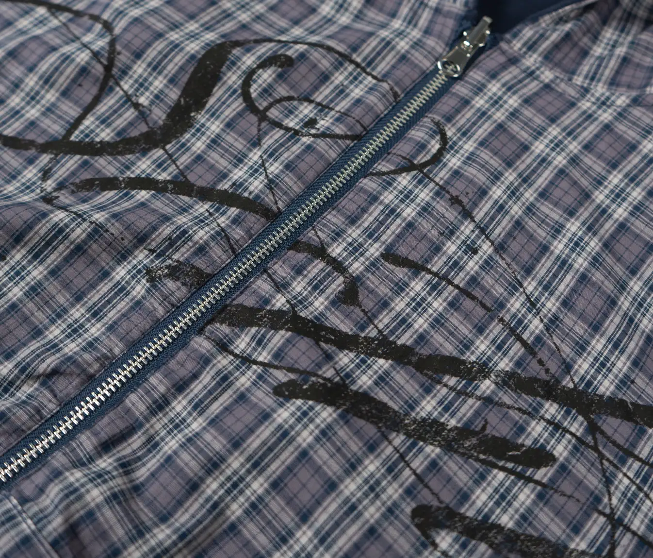 AGED SCRIPT REVERSIBLE ZIP-UP (NAVY/PLAID)