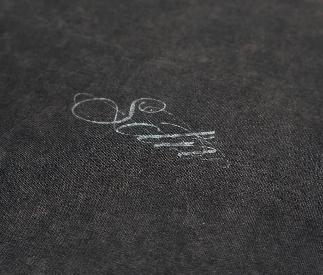 AGED SCRIPT STITCHED LONGSLEEVE (WASHED NAVY)